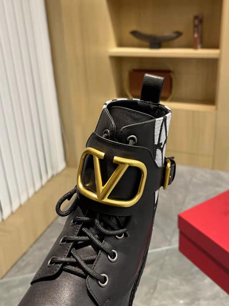 Va1e*ntin0 boots
